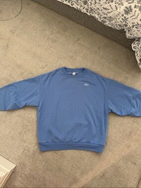 ALO Yoga Crewneck Sweatshirt in Periwinkle Blue
